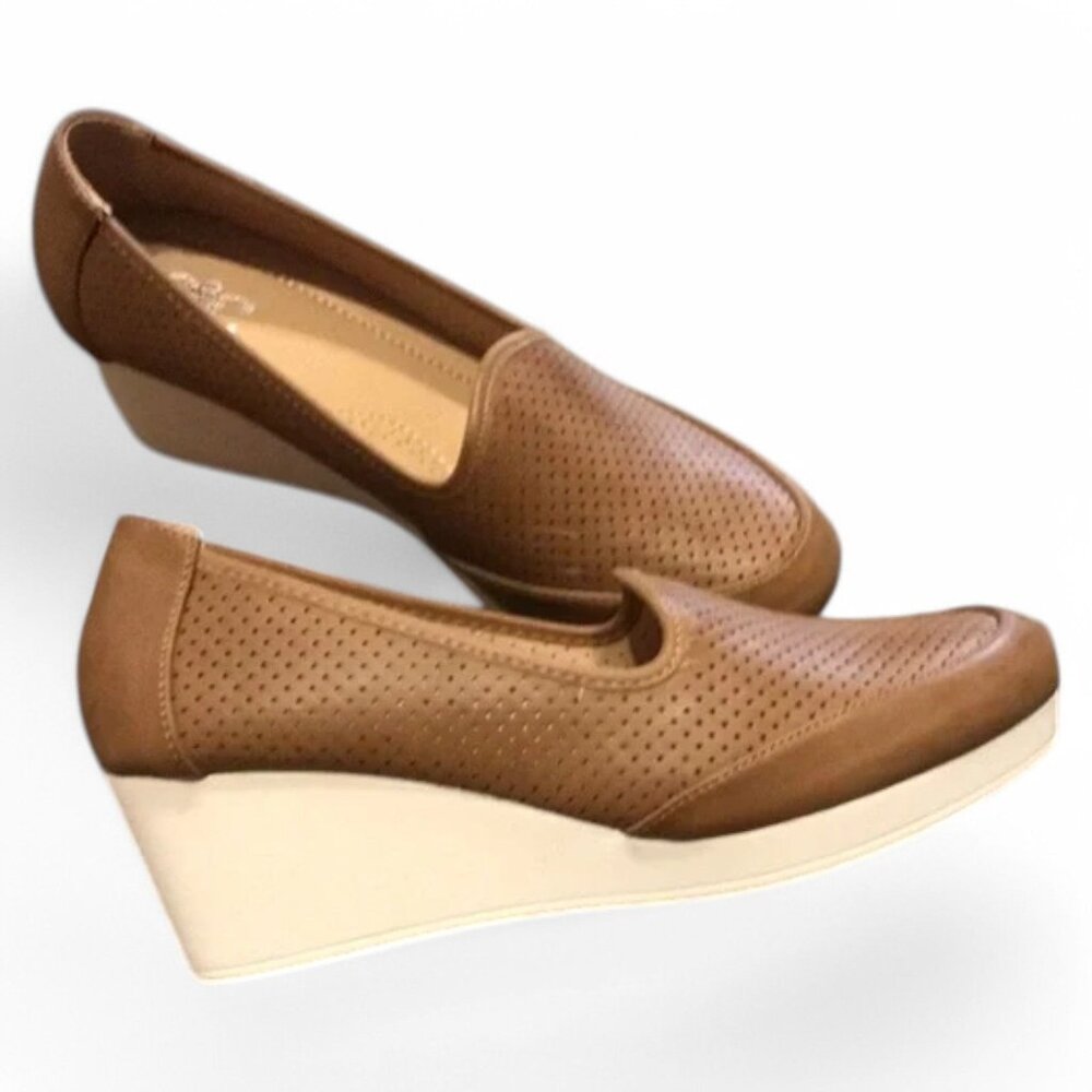 Brand New in Box Journee Collection Brown Wedges - Picture 5 of 6